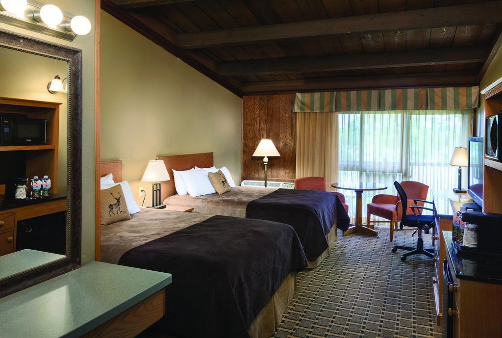 Hueston Woods Lodge And Conference Center College Corner Экстерьер фото